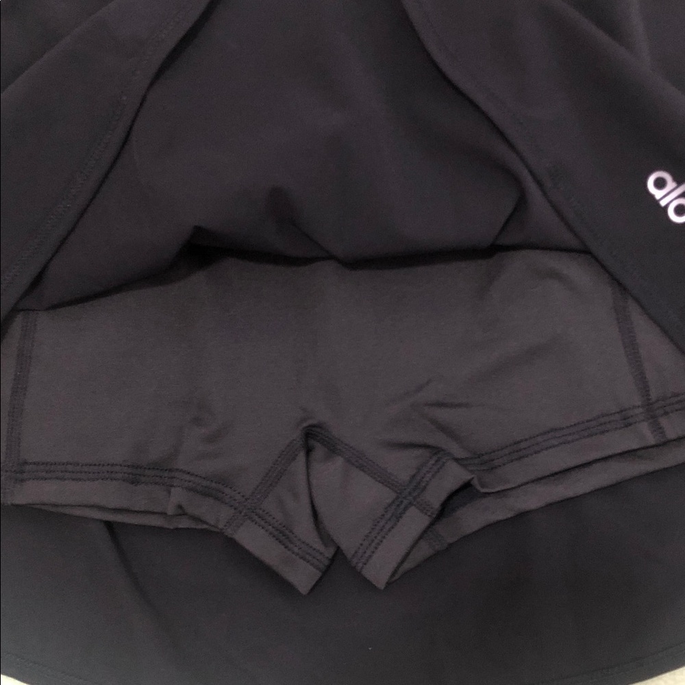 ALO Yoga Black Skirt with Light Lavender Waistband - Picture 3 of 4